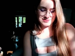 Big boob brunette masturbates on webcam